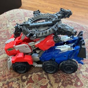 Hasbro Optimus Prime ultimate beast transformer